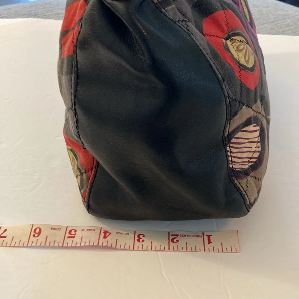 Relic Quilted Shoulder Bag purse Black Multicolor Floral purple interior - Picture 10 of 13